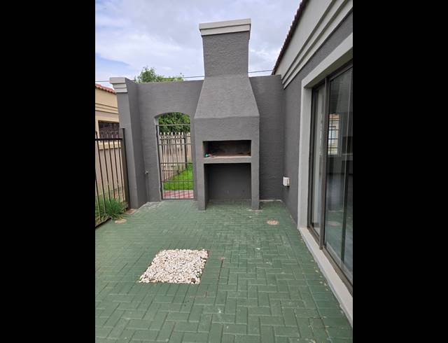4 BEDROOM HOUSE FOR SALE IN MANDELA VIEW